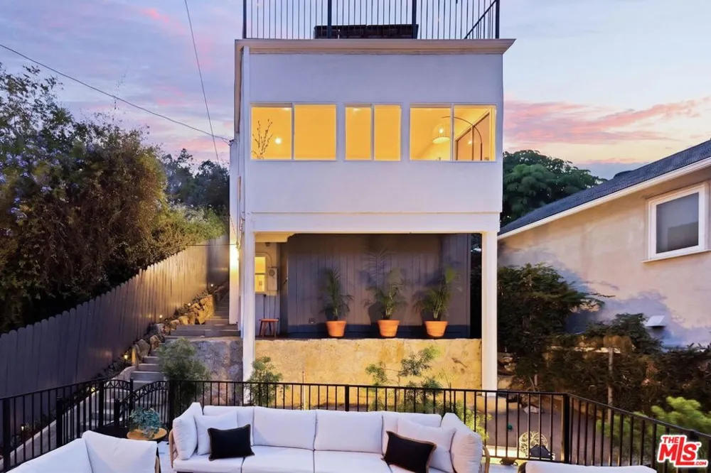 6837 Cahuenga Park Trail Los Angeles, CA 90068