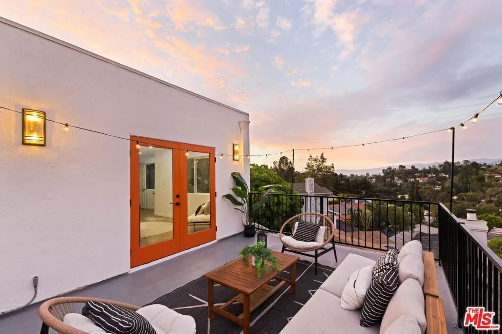 6837 Cahuenga Park Trail Los Angeles, CA 90068