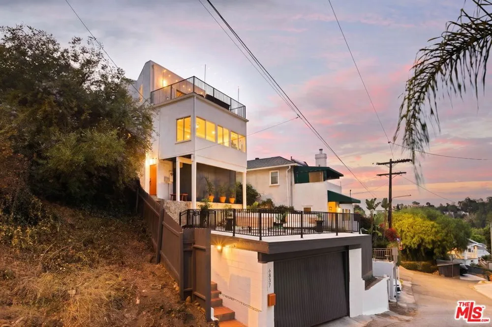 6837 Cahuenga Park Trail Los Angeles, CA 90068