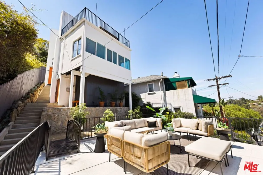 6837 Cahuenga Park Trail Los Angeles, CA 90068
