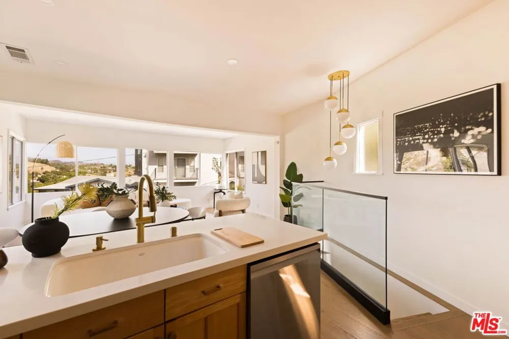 6837 Cahuenga Park Trail Los Angeles, CA 90068