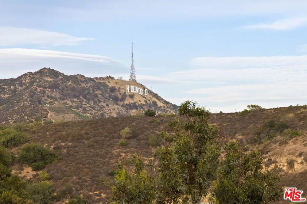 6837 Cahuenga Park Trail Los Angeles, CA 90068