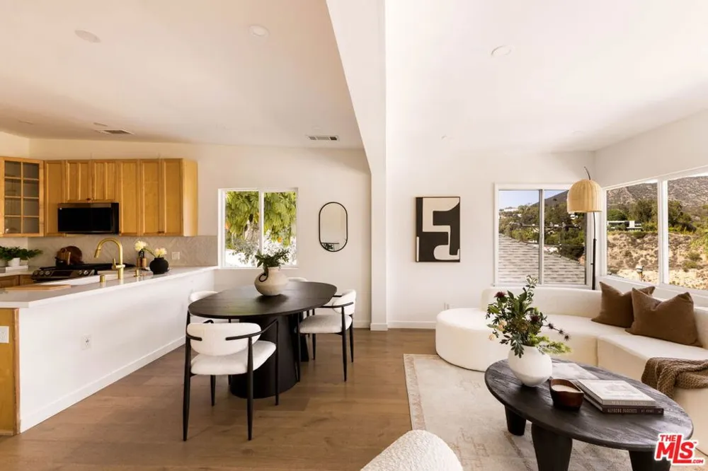 6837 Cahuenga Park Trail Los Angeles, CA 90068