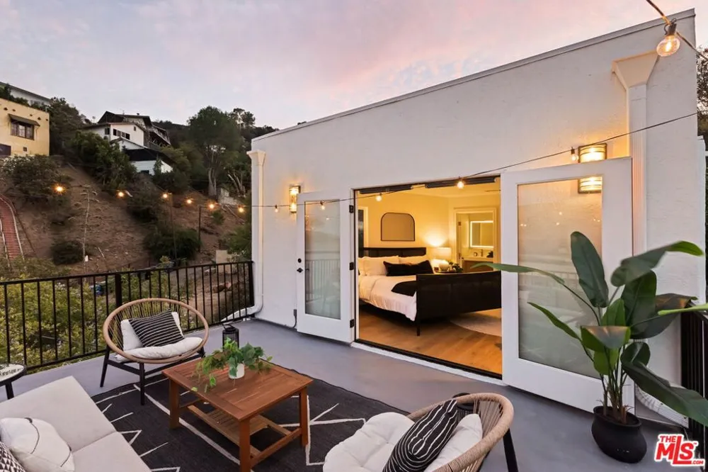 6837 Cahuenga Park Trail Los Angeles, CA 90068