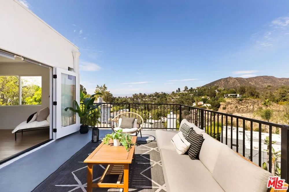 6837 Cahuenga Park Trail Los Angeles, CA 90068