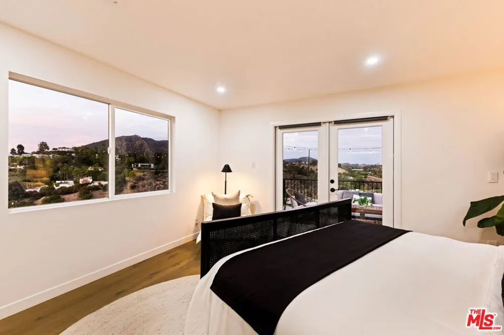 6837 Cahuenga Park Trail Los Angeles, CA 90068