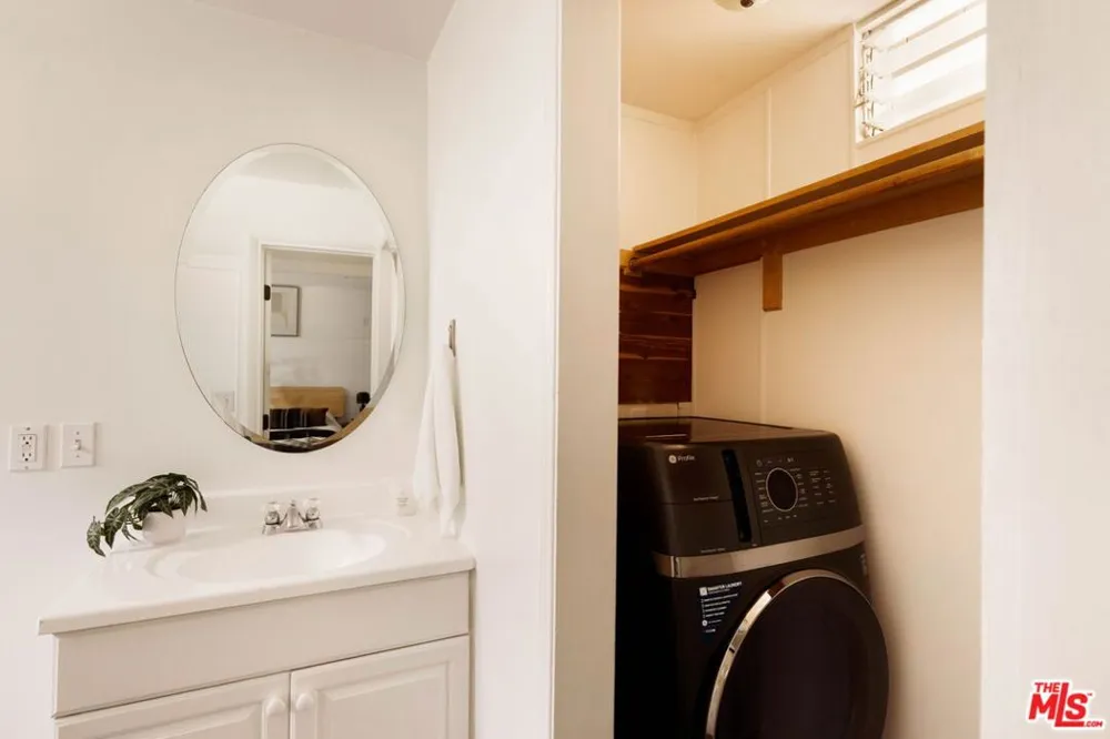 6837 Cahuenga Park Trail Los Angeles, CA 90068
