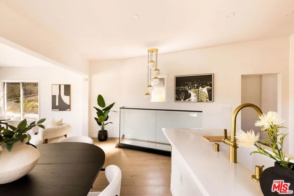6837 Cahuenga Park Trail Los Angeles, CA 90068
