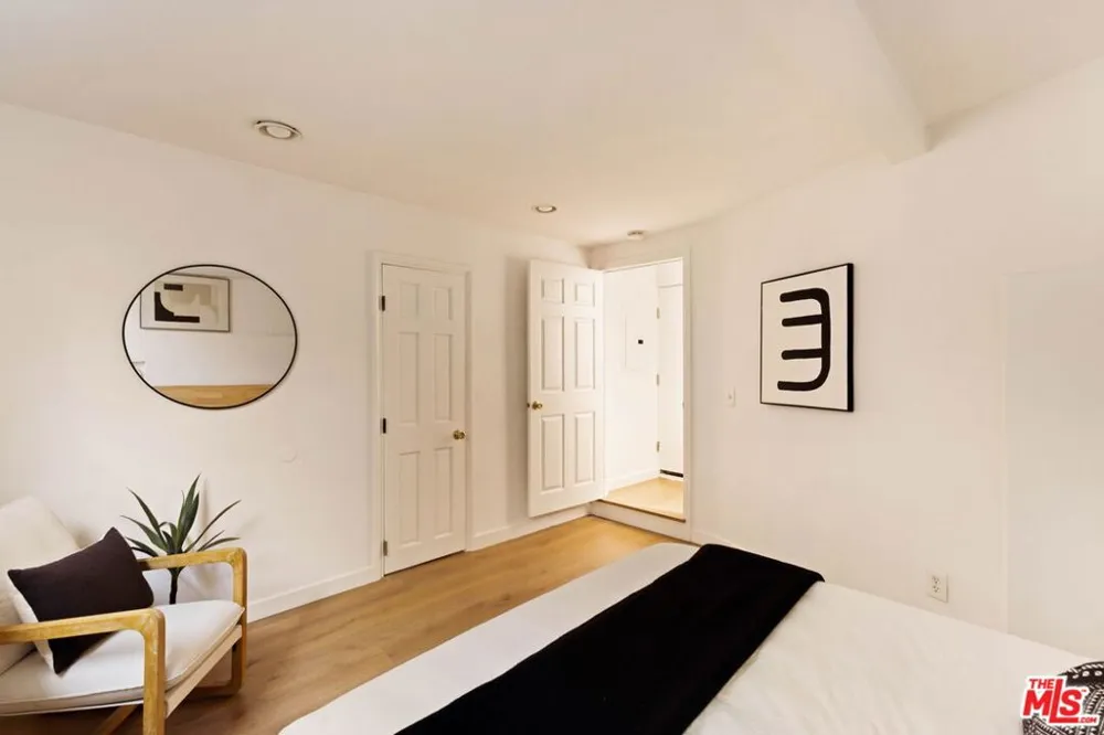 6837 Cahuenga Park Trail Los Angeles, CA 90068