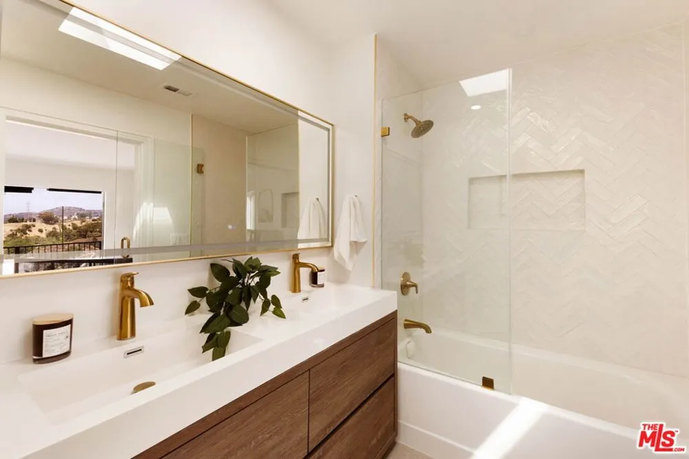 6837 Cahuenga Park Trail Los Angeles, CA 90068