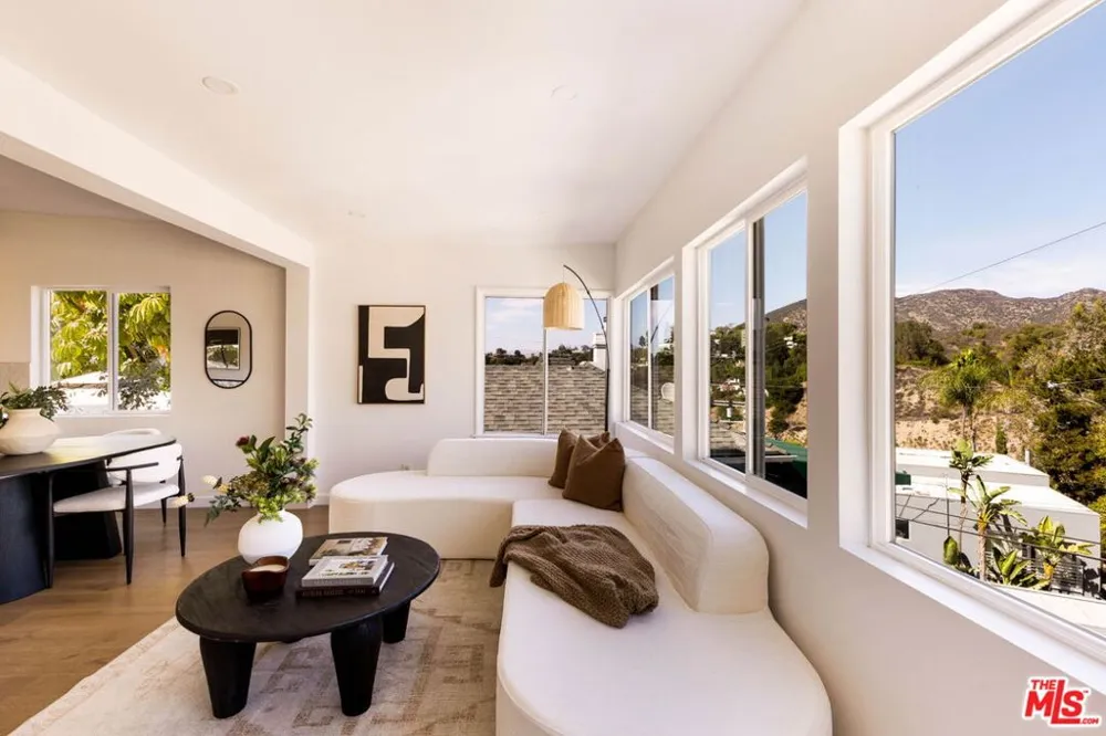 6837 Cahuenga Park Trail Los Angeles, CA 90068