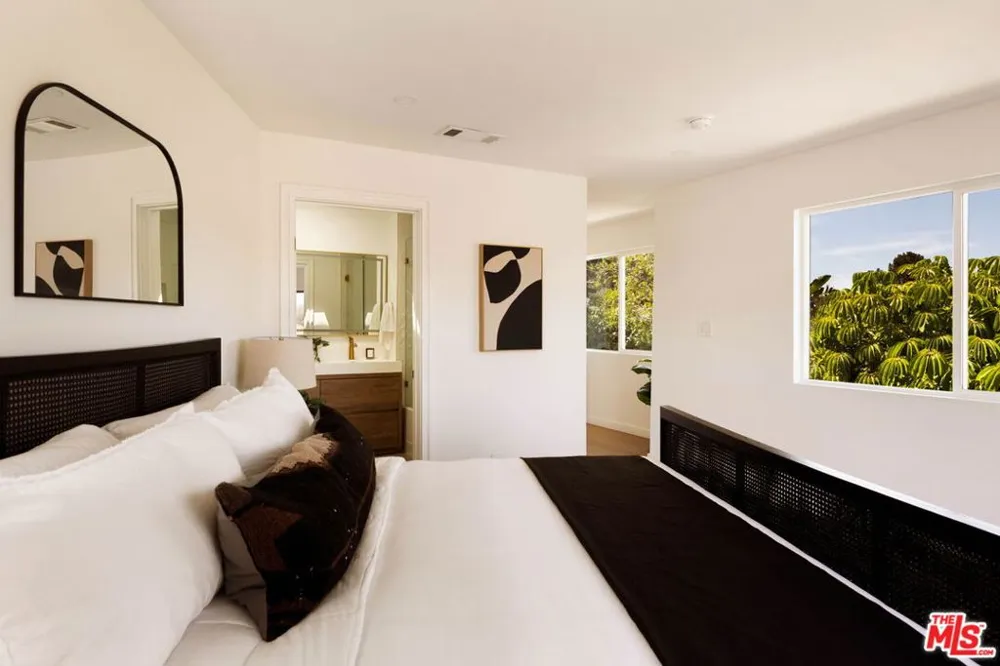6837 Cahuenga Park Trail Los Angeles, CA 90068