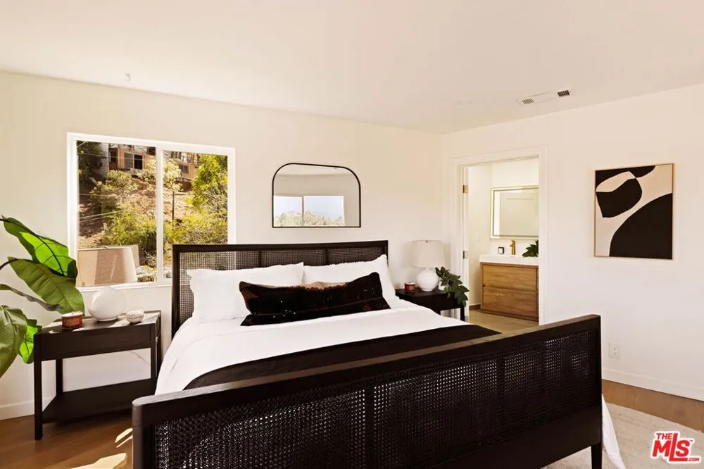 6837 Cahuenga Park Trail Los Angeles, CA 90068