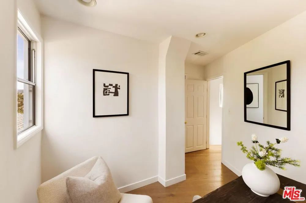 6837 Cahuenga Park Trail Los Angeles, CA 90068