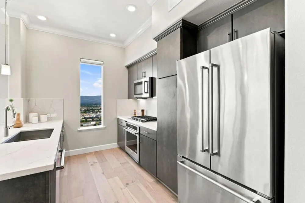 382 Llano De Los Robles Ave #Unit 9 San Jose, CA 95136