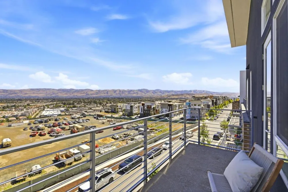 382 Llano De Los Robles Ave #Unit 9 San Jose, CA 95136