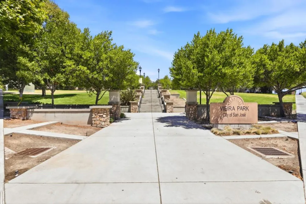 382 Llano De Los Robles Ave #Unit 9 San Jose, CA 95136