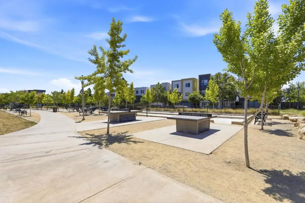 382 Llano De Los Robles Ave #Unit 9 San Jose, CA 95136