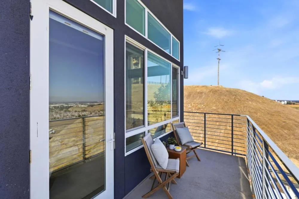382 Llano De Los Robles Ave #Unit 9 San Jose, CA 95136