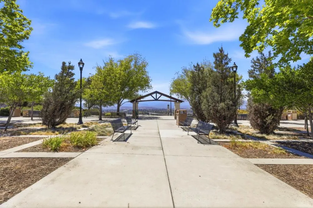 382 Llano De Los Robles Ave #Unit 9 San Jose, CA 95136