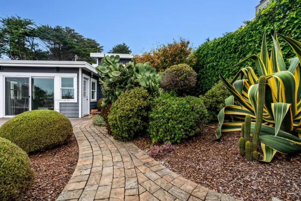 326 Channing Way Pacifica, CA 94044