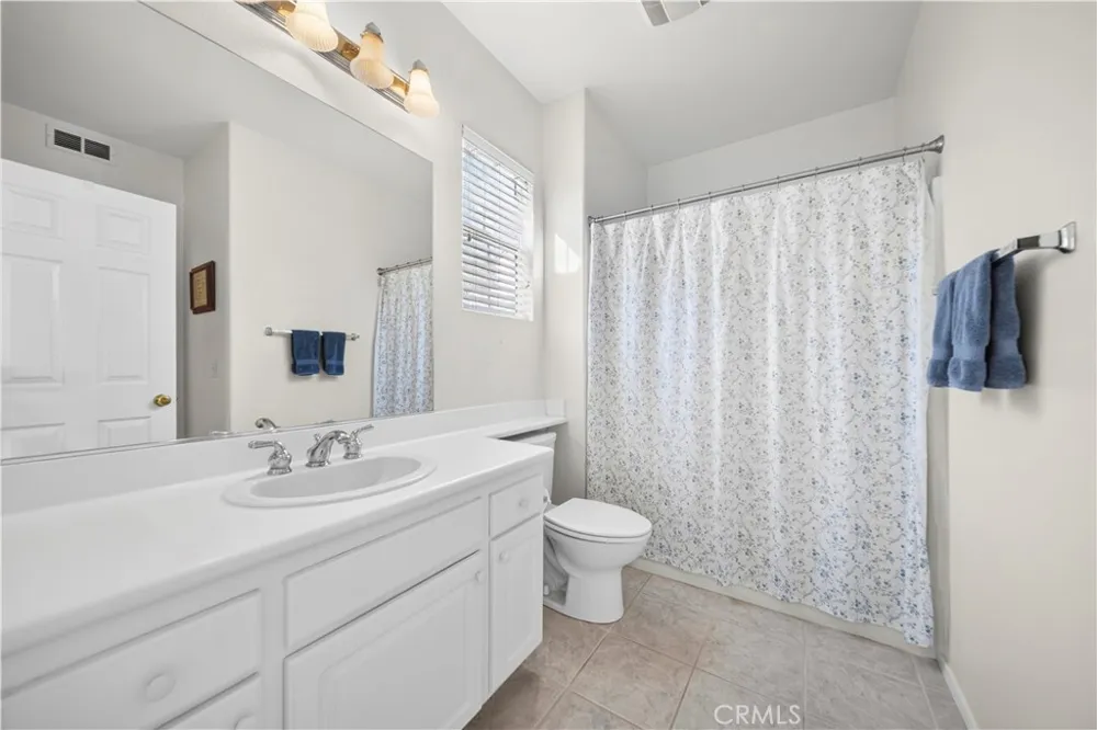 28157 Ashbrook Valencia, CA 91354