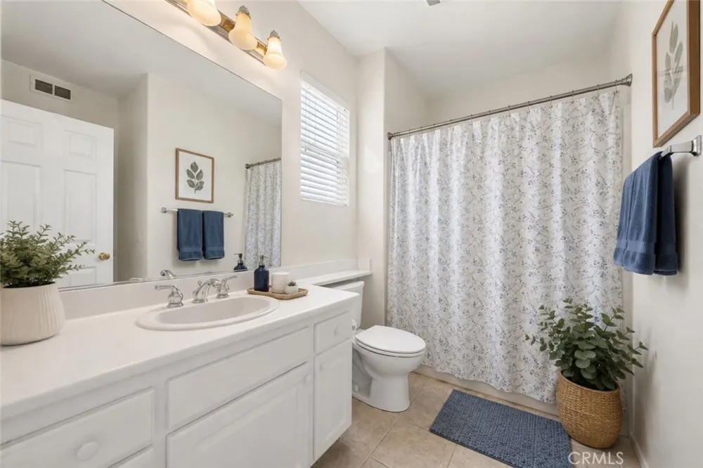 28157 Ashbrook Valencia, CA 91354