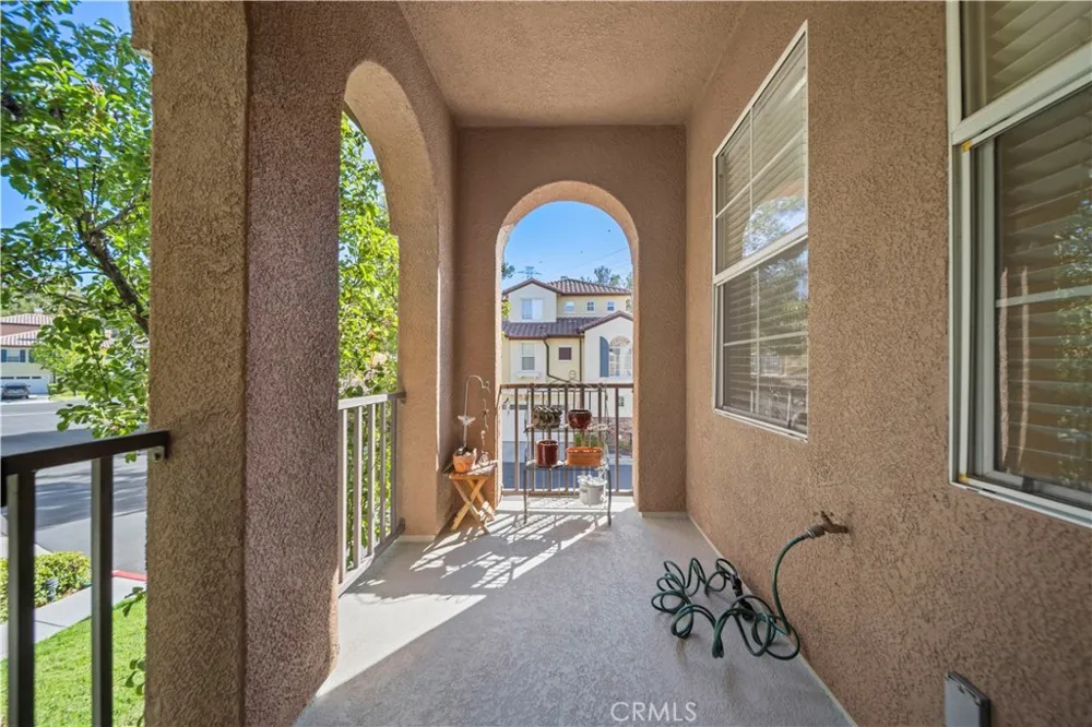 28157 Ashbrook Valencia, CA 91354