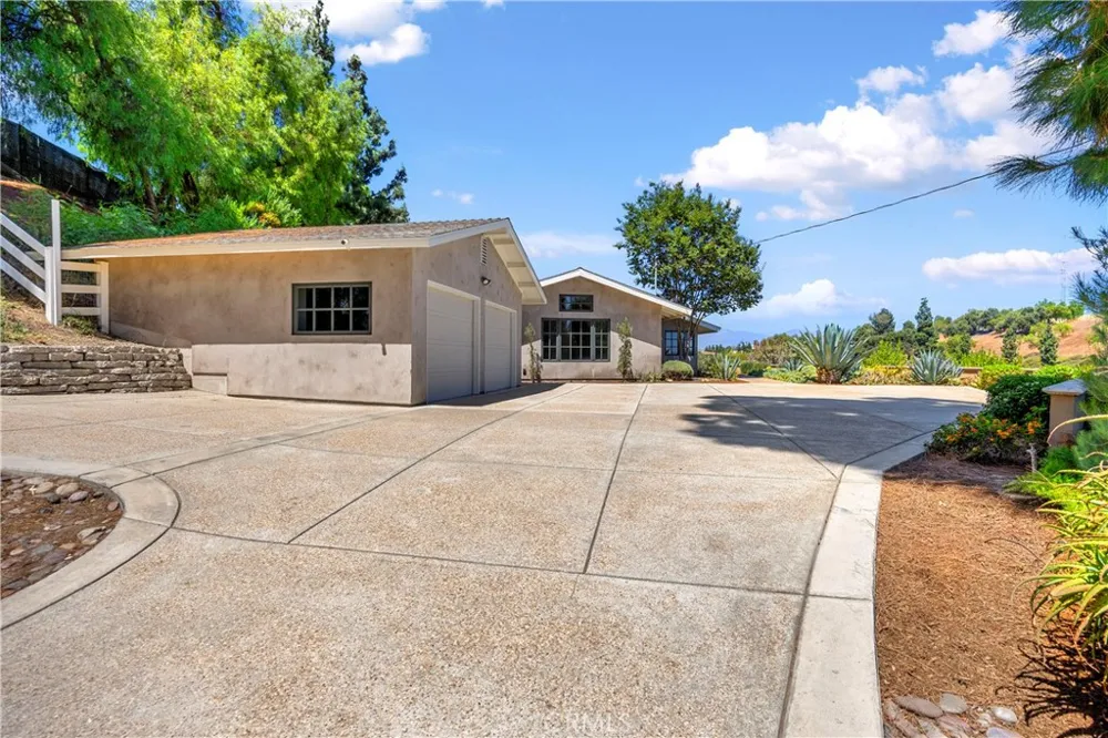 2201 Skyline Dr. Fullerton, CA 92831