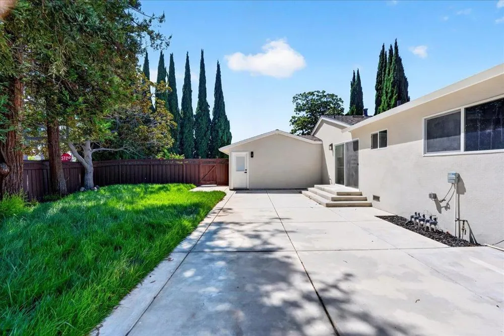 2831 Monroe Street Santa Clara, CA 95051