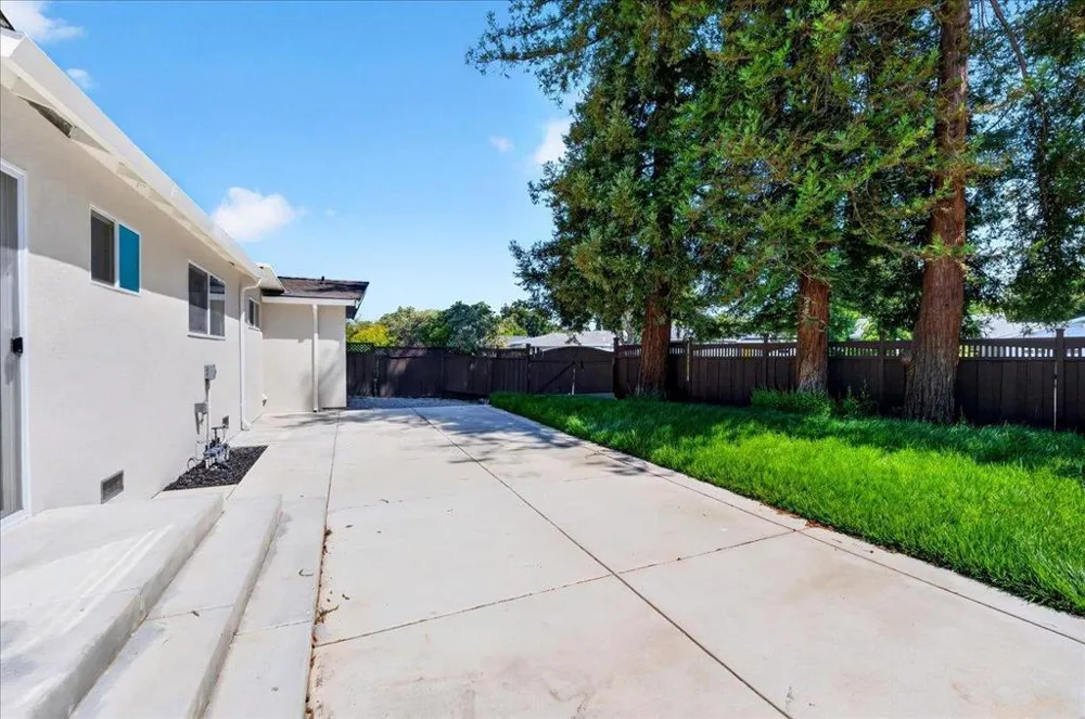 2831 Monroe Street Santa Clara, CA 95051