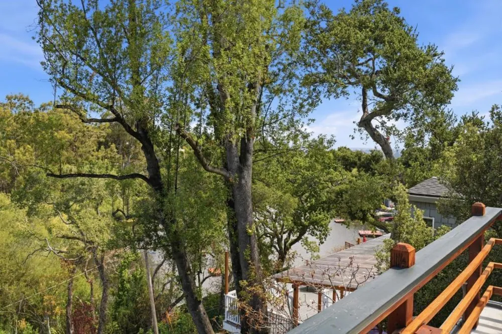 527 Lake Boulevard Redwood City, CA 94062