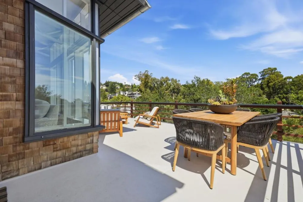527 Lake Boulevard Redwood City, CA 94062
