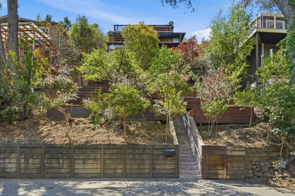 527 Lake Boulevard Redwood City, CA 94062