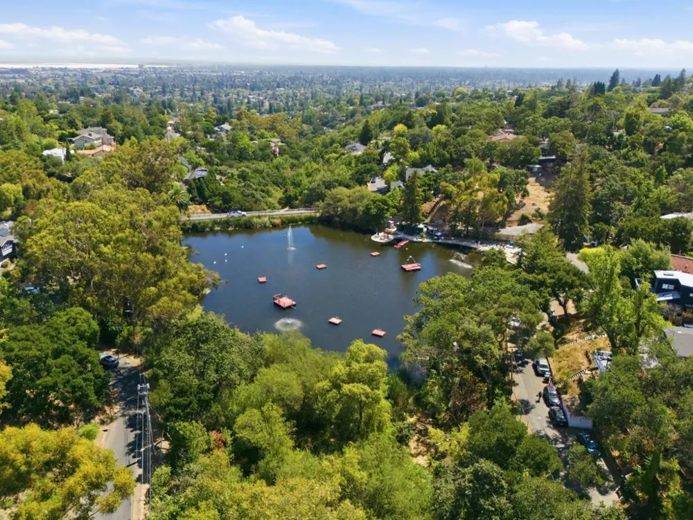 527 Lake Boulevard Redwood City, CA 94062