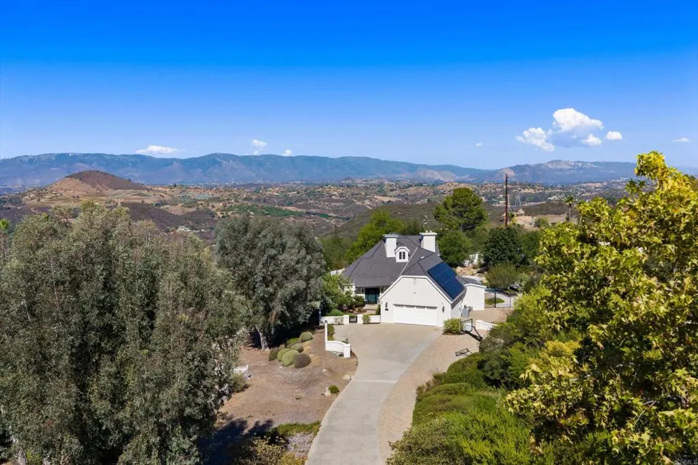 28475 Cerveza Court Escondido, CA 92026