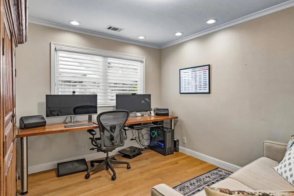 1068 Rose Avenue Mountain View, CA 94040
