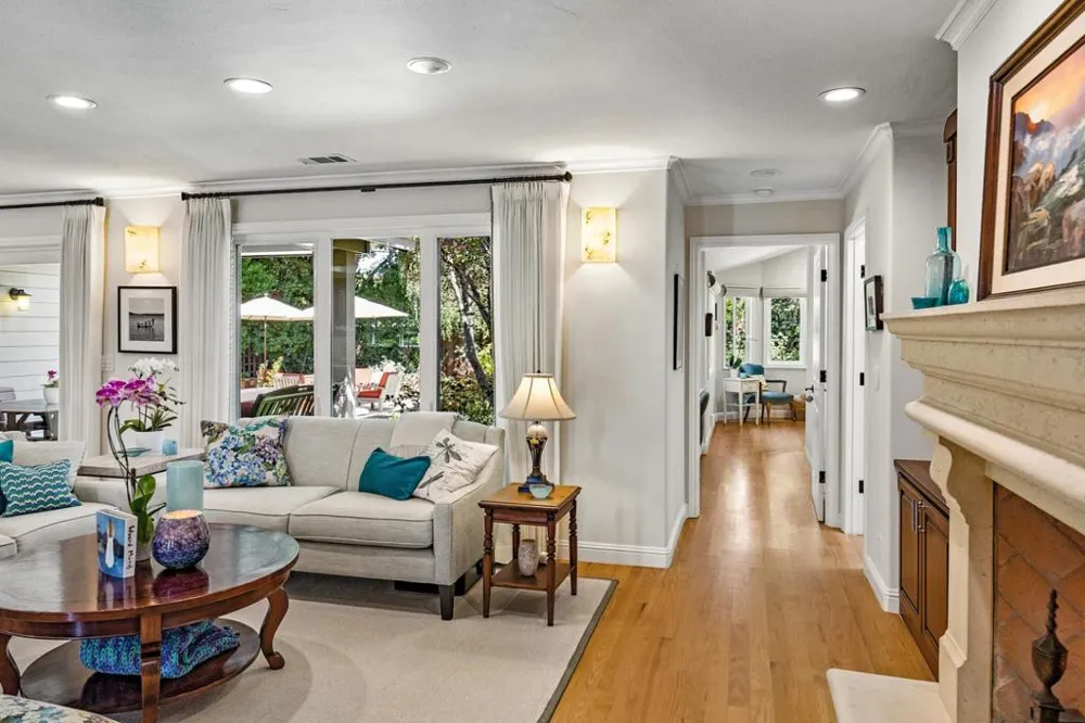 1068 Rose Avenue Mountain View, CA 94040