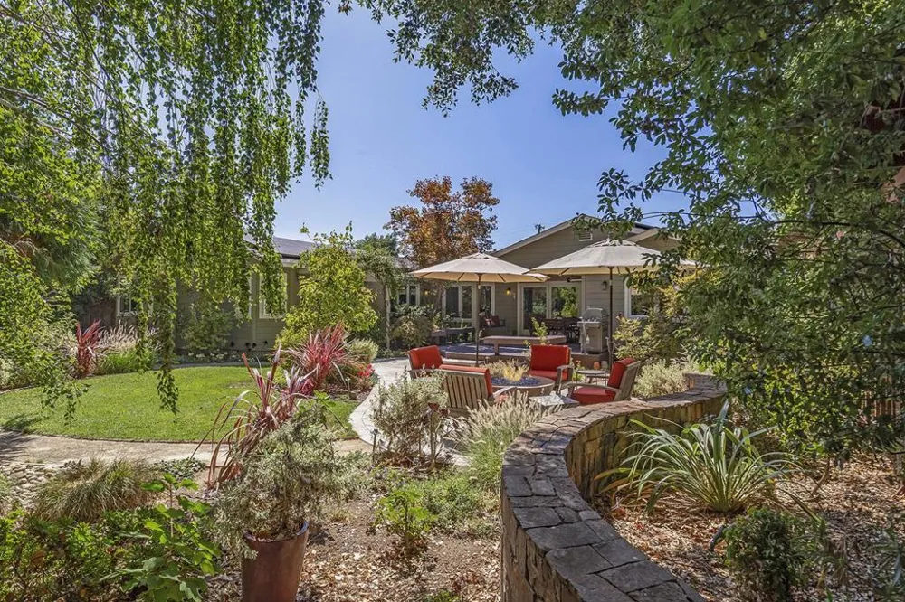 1068 Rose Avenue Mountain View, CA 94040
