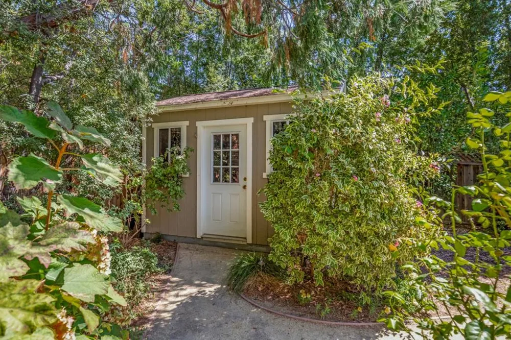1068 Rose Avenue Mountain View, CA 94040