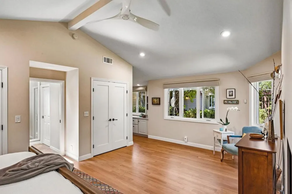 1068 Rose Avenue Mountain View, CA 94040