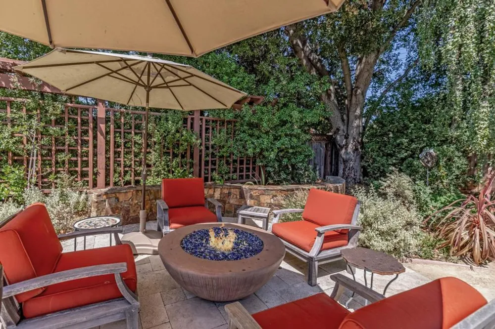 1068 Rose Avenue Mountain View, CA 94040