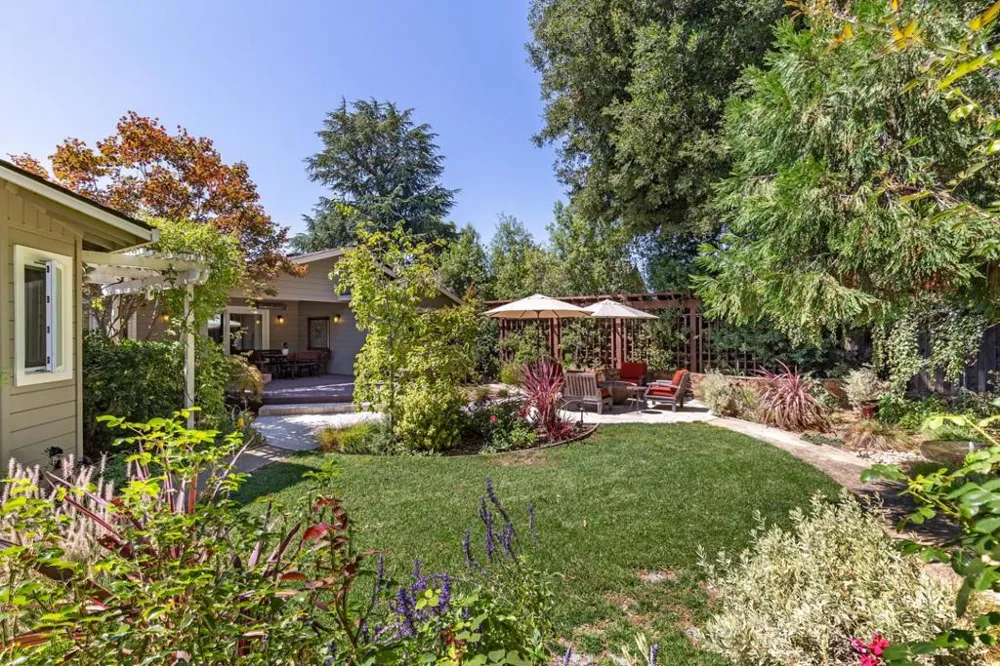 1068 Rose Avenue Mountain View, CA 94040