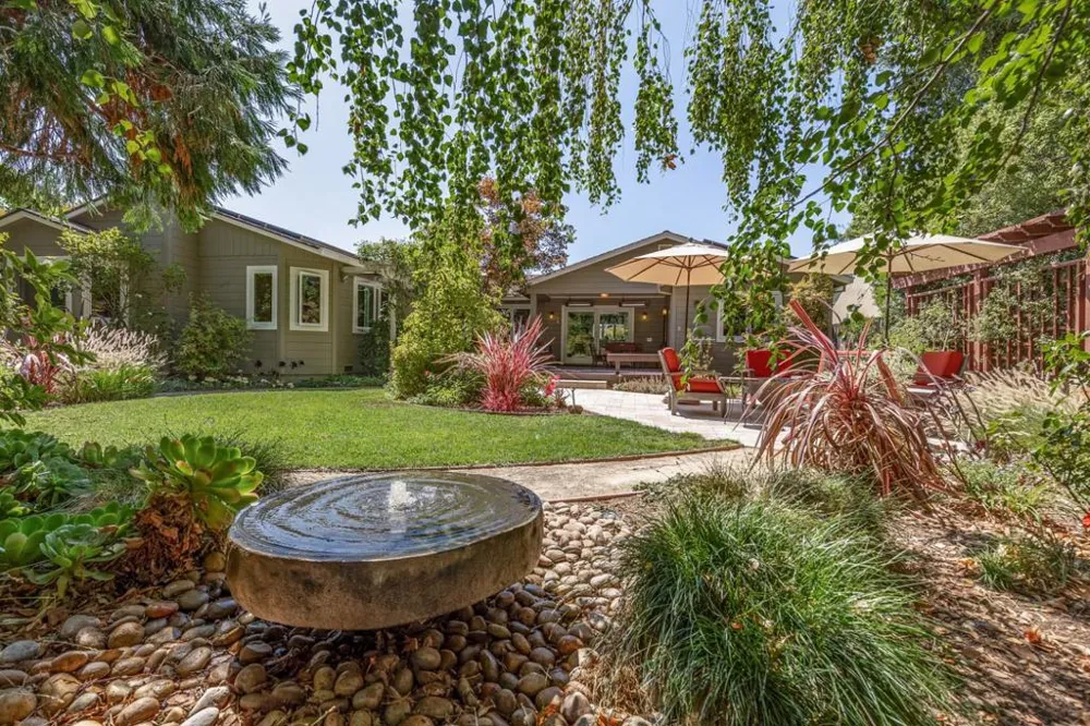 1068 Rose Avenue Mountain View, CA 94040
