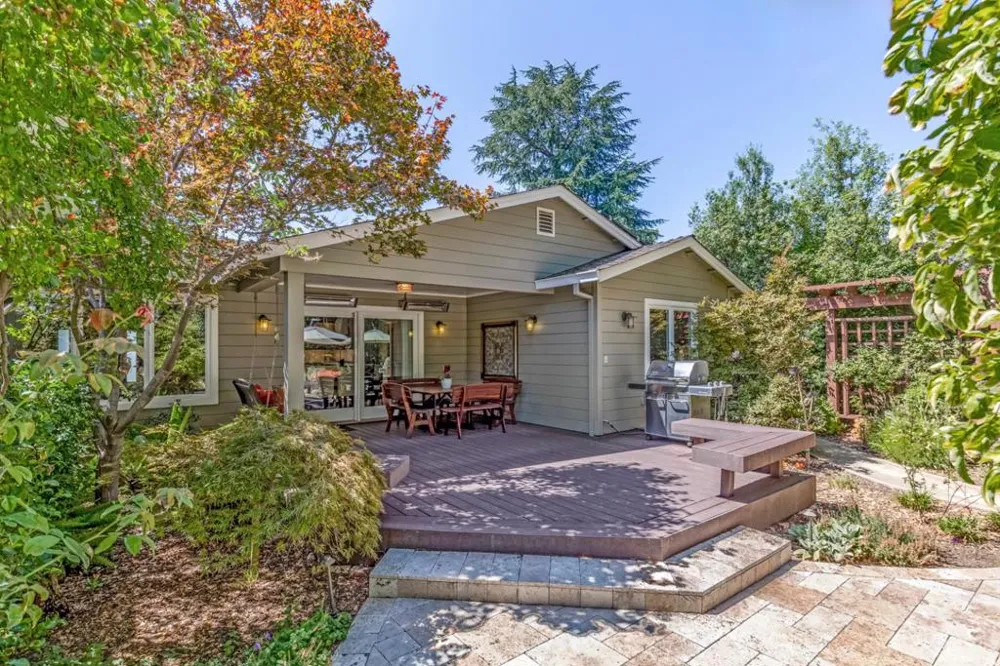 1068 Rose Avenue Mountain View, CA 94040