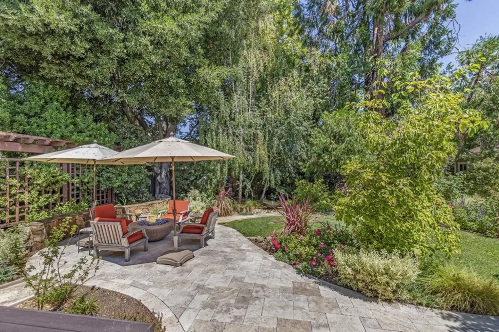 1068 Rose Avenue Mountain View, CA 94040