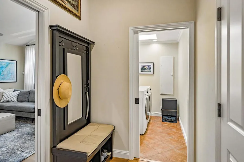 1068 Rose Avenue Mountain View, CA 94040