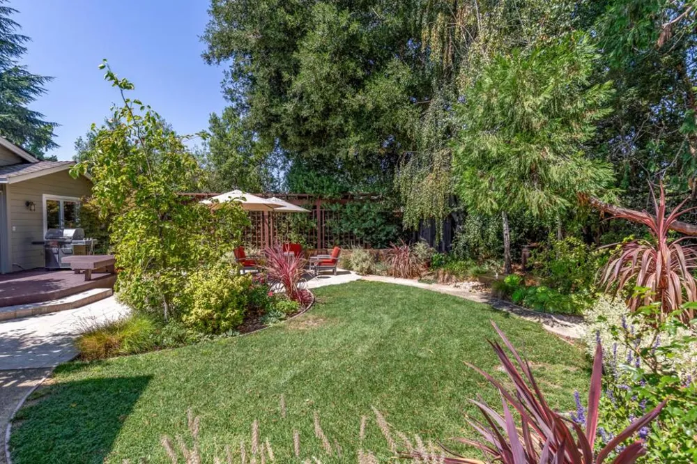 1068 Rose Avenue Mountain View, CA 94040