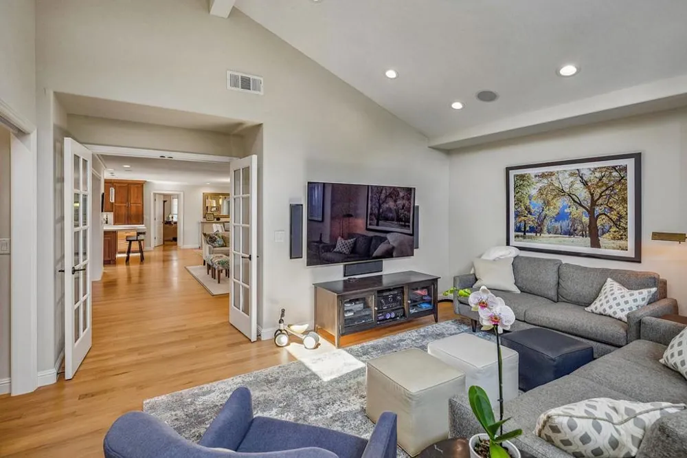 1068 Rose Avenue Mountain View, CA 94040