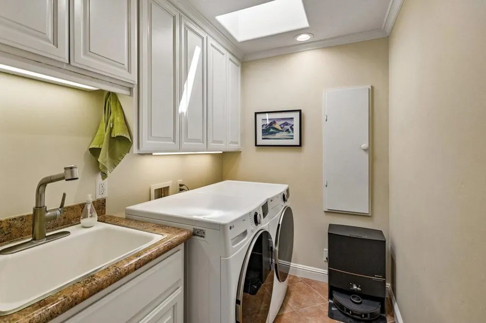 1068 Rose Avenue Mountain View, CA 94040